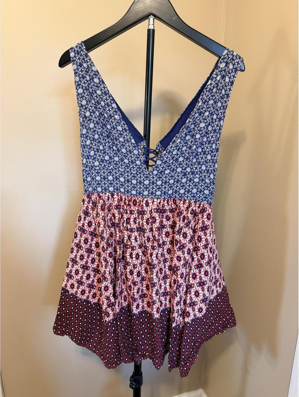 Lulus Boho Print Lace Up Romper Dress Size Medium Red Blue Back Cutout Festival